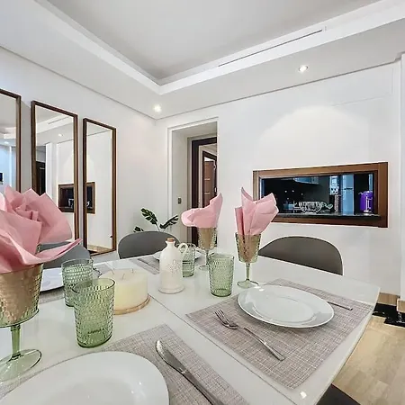 Luxury Εστεπόνα