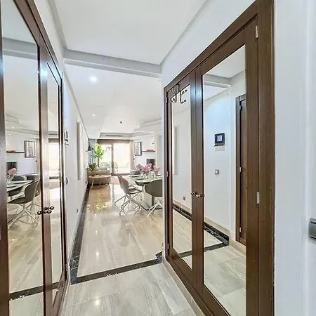 Luxury Apartment *